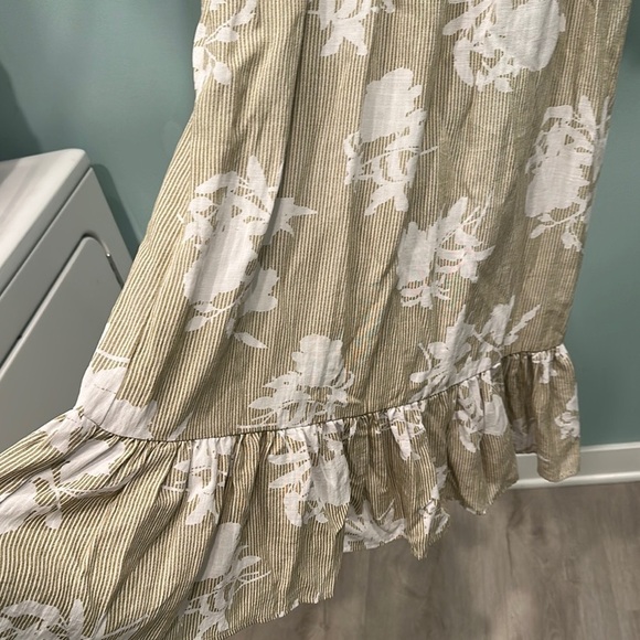 Floral Ruffle Sleeve Wrap Dress - Tan and White - Picture 3 of 6